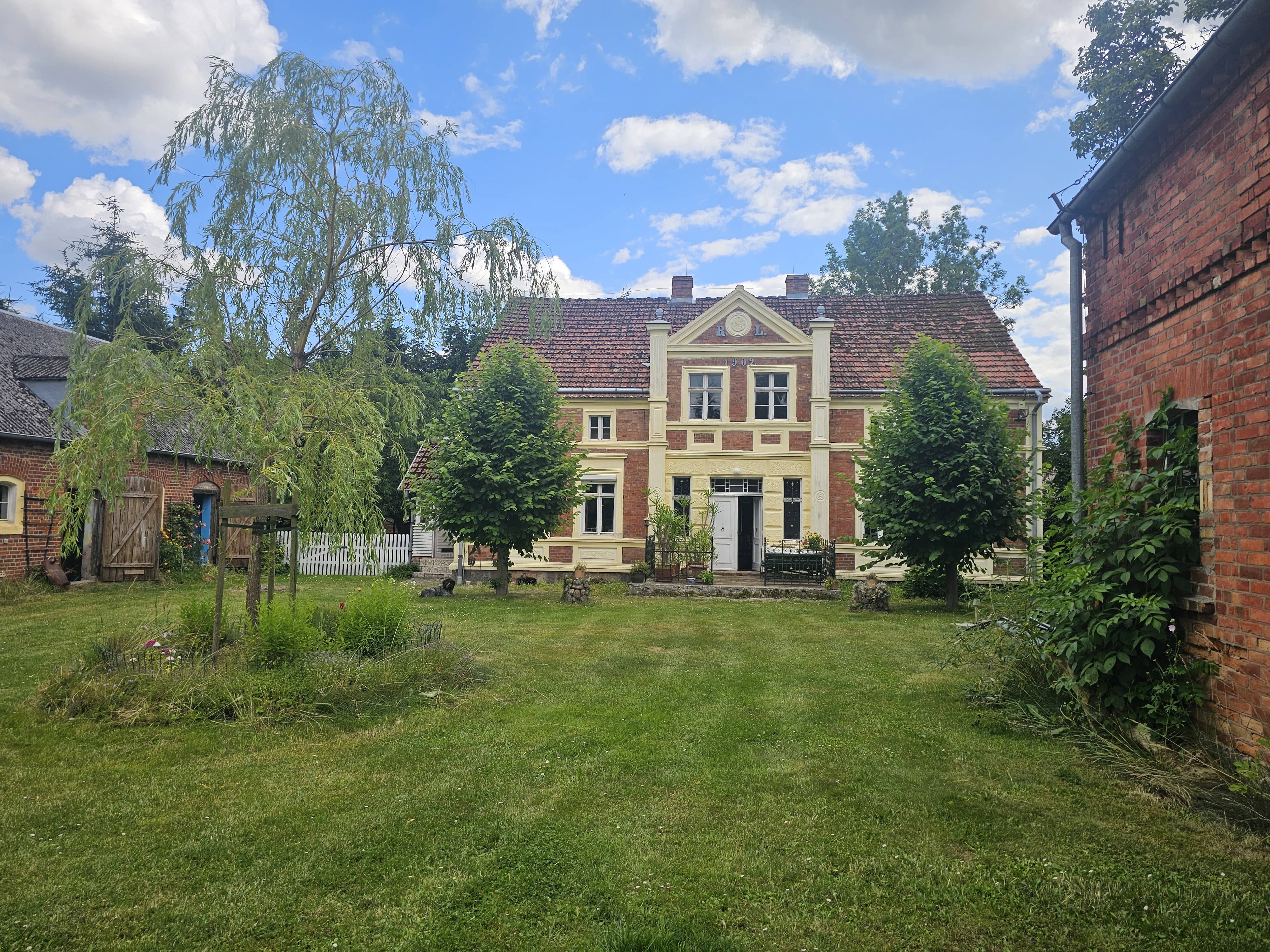 Das historische Gutshaus in Netno